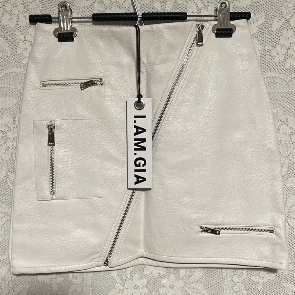 NWT I.AM.GIA Courtney 2.0 White Diagonal Zipper Skirt